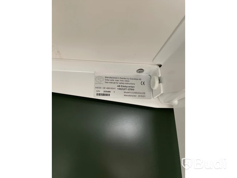 Elektriskt höj och sänkbart skrivbord med skärmvägg edsbyn