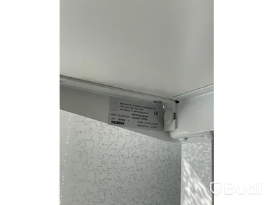 Elektriskt höj och sänkbart skrivbord med skärmvägg edsbyn