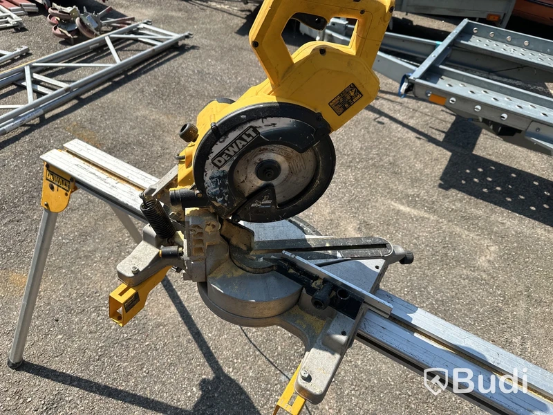 Kap- & gersåg DeWalt med stativ.
