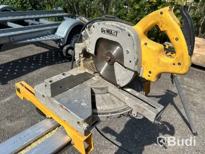 Kap- & gersåg DeWalt med stativ.