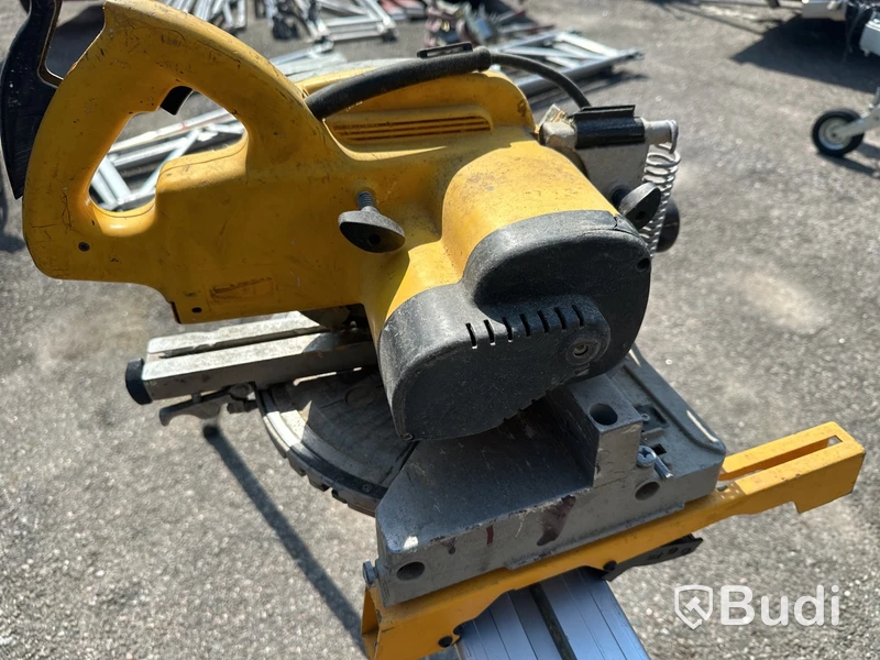 Kap- & gersåg DeWalt med stativ.