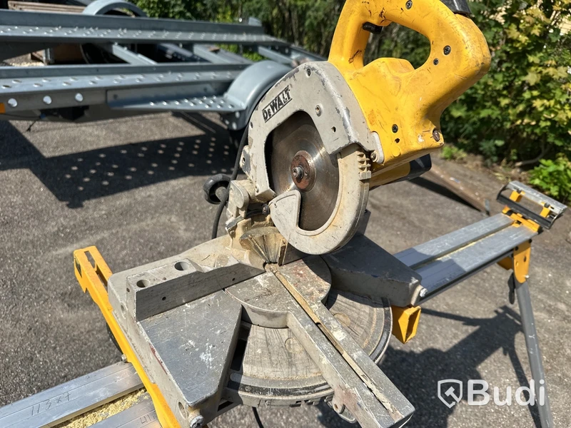 Kap- & gersåg DeWalt med stativ.