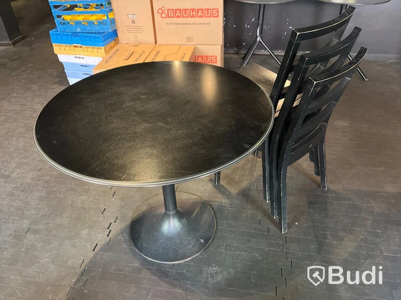 Bord och 3 st stolar TON ca mått: Dia 89 cm