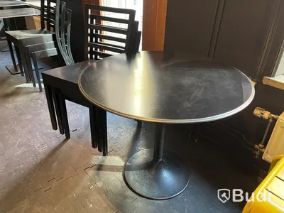Bord och 3 st stolar TON ca mått: Dia 89 cm