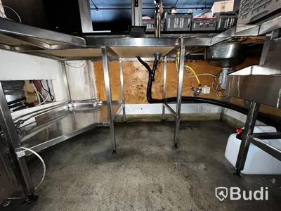 Rostfri bänk med ho och blandare Obs! Öltappar ingår ej