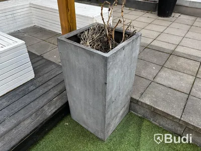 4 st stora betongkrukor och 2 st små