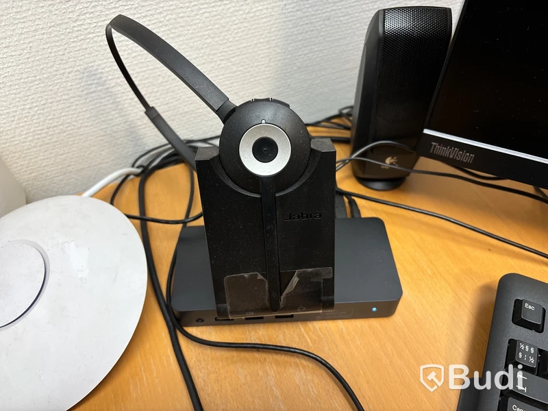 27-tum skärm, Mousetrapper, headset m.m.