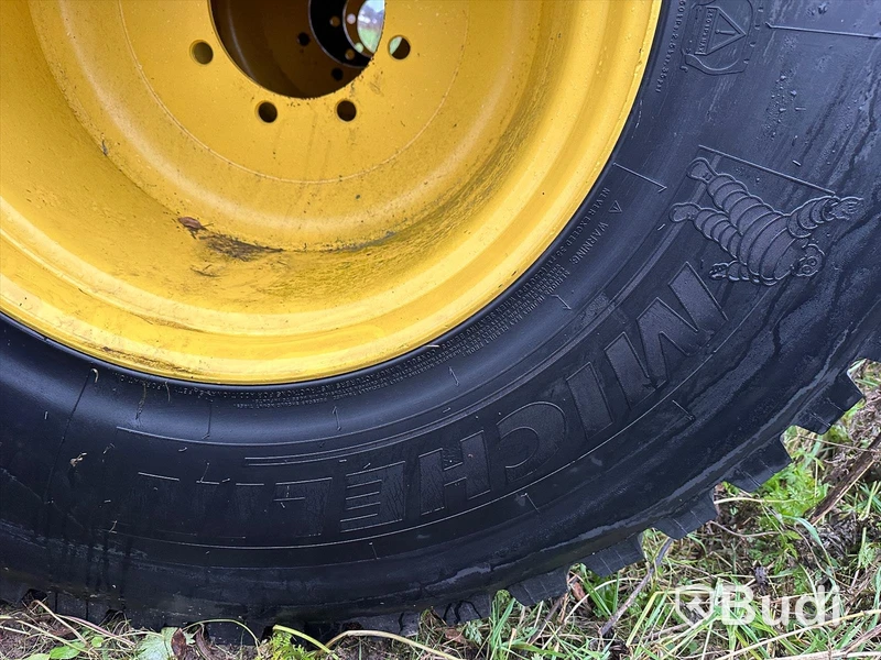 Volvo L60 sommardäck 4 st med L40 fälg nya Regumerade på Stomme MICHELIN X BIB 600/55R