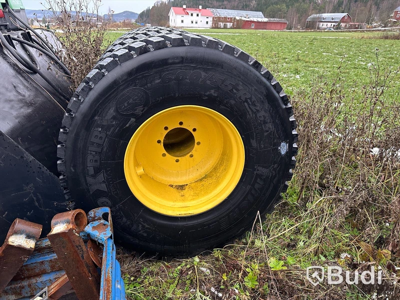 Volvo L60 sommardäck 4 st med L40 fälg nya Regumerade på Stomme MICHELIN X BIB 600/55R