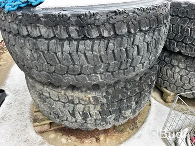 Volvo L60 Vinterdäck dubbade däck 4 st med fälg begagnade BRIDGESTONE 20.5 R25 V-SEEL Snow Wedge