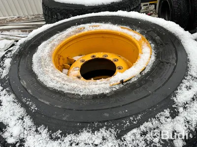 Volvo L60 Vinterdäck dubbade däck 4 st med fälg begagnade BRIDGESTONE 20.5 R25 V-SEEL Snow Wedge