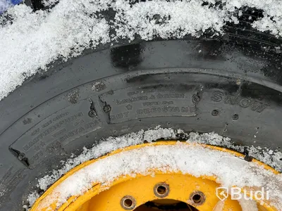 Volvo L60 Vinterdäck dubbade däck 4 st med fälg begagnade BRIDGESTONE 20.5 R25 V-SEEL Snow Wedge