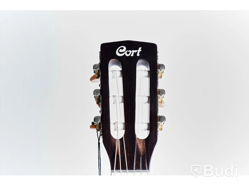Nylonsträngad Gitarr - Cort CEC5 Natural. Nypris ca 5000kr
