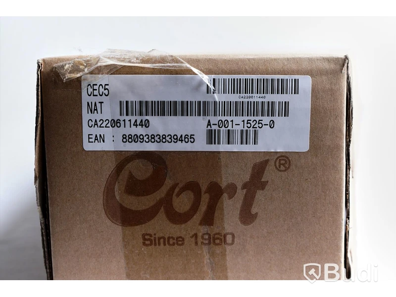 Nylonsträngad Gitarr - Cort CEC5 Natural. Nypris ca 5000kr
