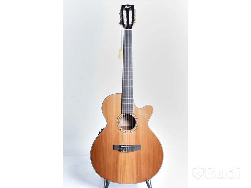 Nylonsträngad Gitarr - Cort CEC5 Natural. Nypris ca 5000kr
