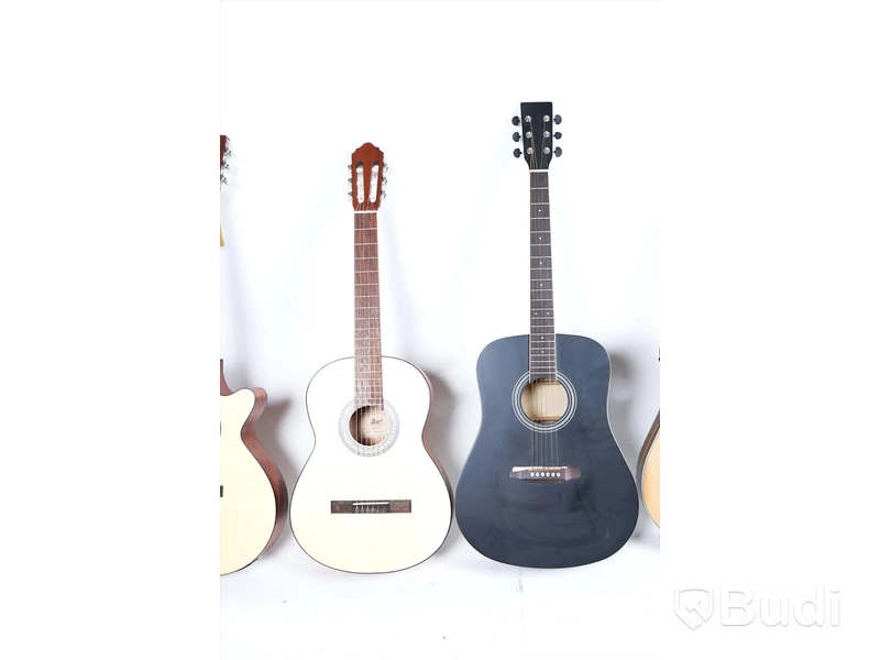 Akustisk gitarr 7 st - Cort. OBS! Defekta, reklamerade, okänd funktion.