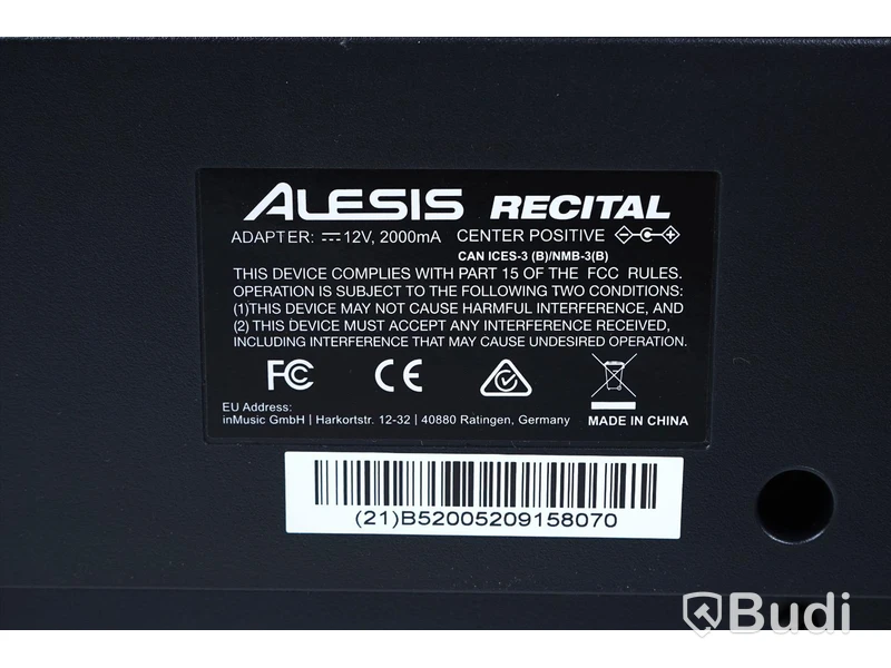 Digitalpiano - Alesis Recital inklusive stativ. OBS! Defekta, reklamerade, okänd funktion.