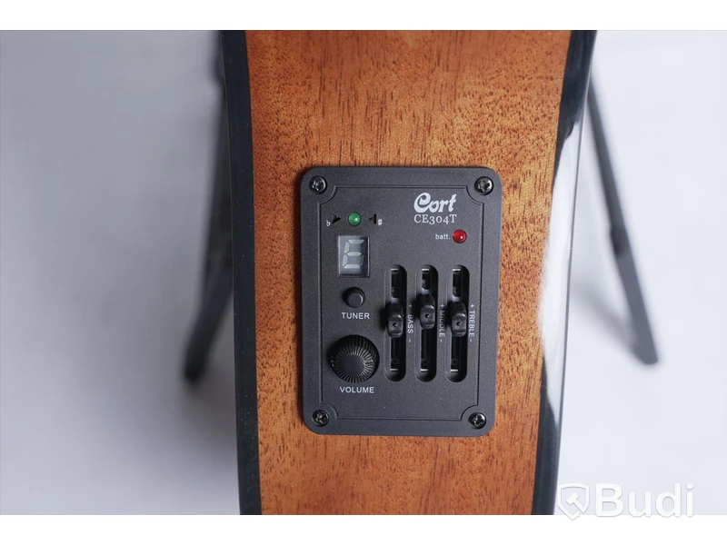 Nylonsträngad gitarr - Cort Jade E Nylon DBB. Nypris ca 2.600 kr