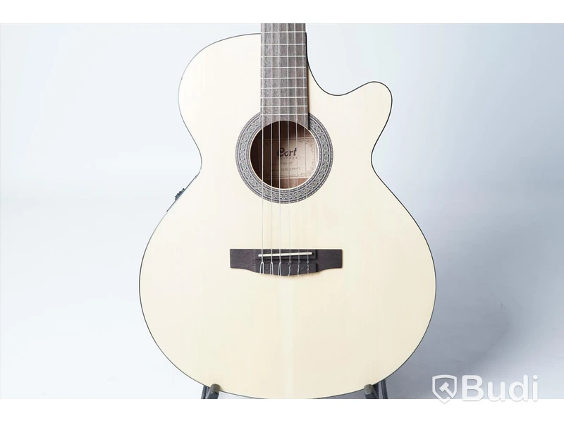 Nylonsträngad Gitarr - Cort CEC1 Open Pore, NY. Nypris ca 3500kr