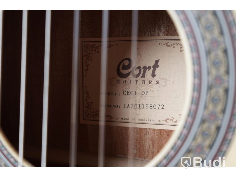 Nylonsträngad Gitarr - Cort CEC1 Open Pore, NY. Nypris ca 3500kr