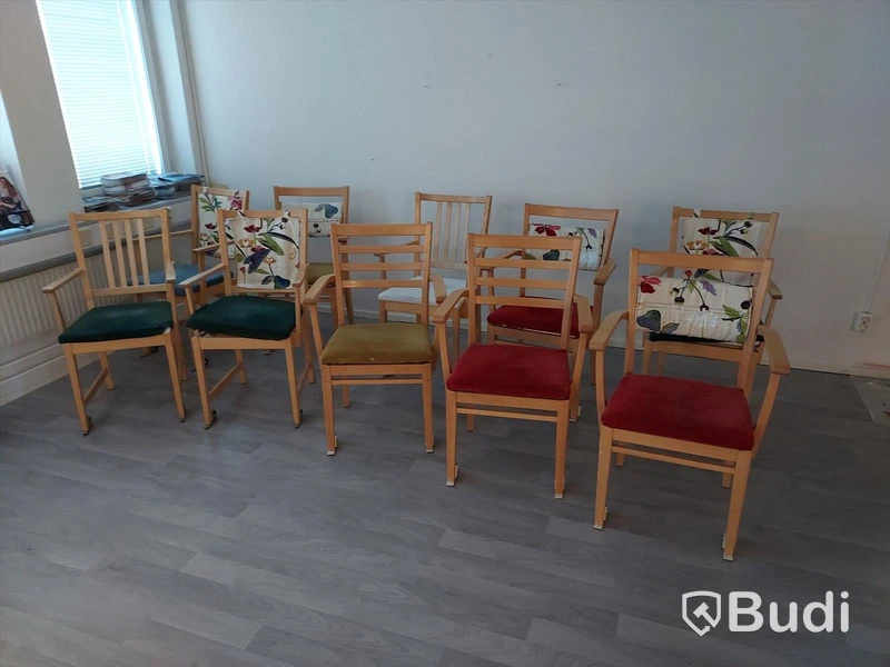 Köksbord, köksstolar, lampor