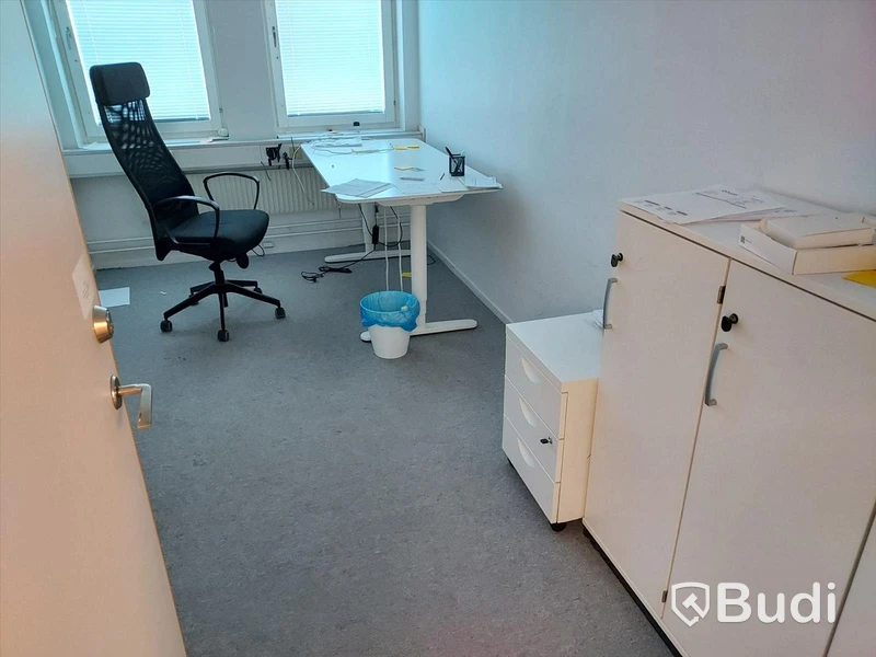 Hurtsar, förvaringsskåp vita, vita skrivbord