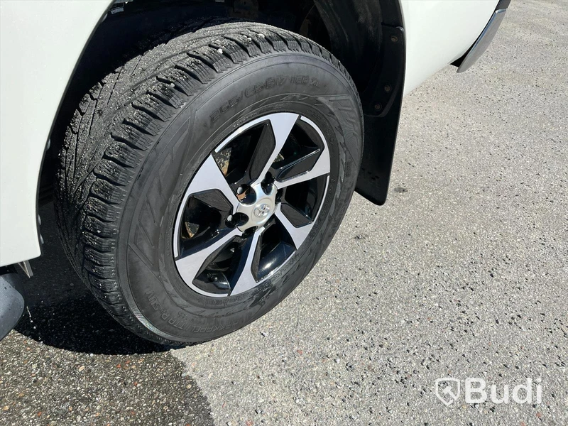Toyota Hilux 2.4 4WD 150hk Premium Flaklock