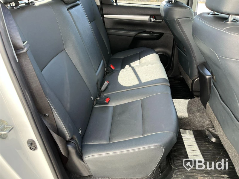 Toyota Hilux 2.4 4WD 150hk Premium Flaklock