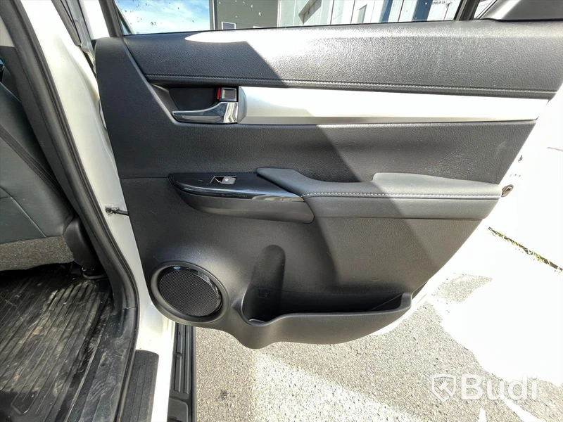 Toyota Hilux 2.4 4WD 150hk Premium Flaklock