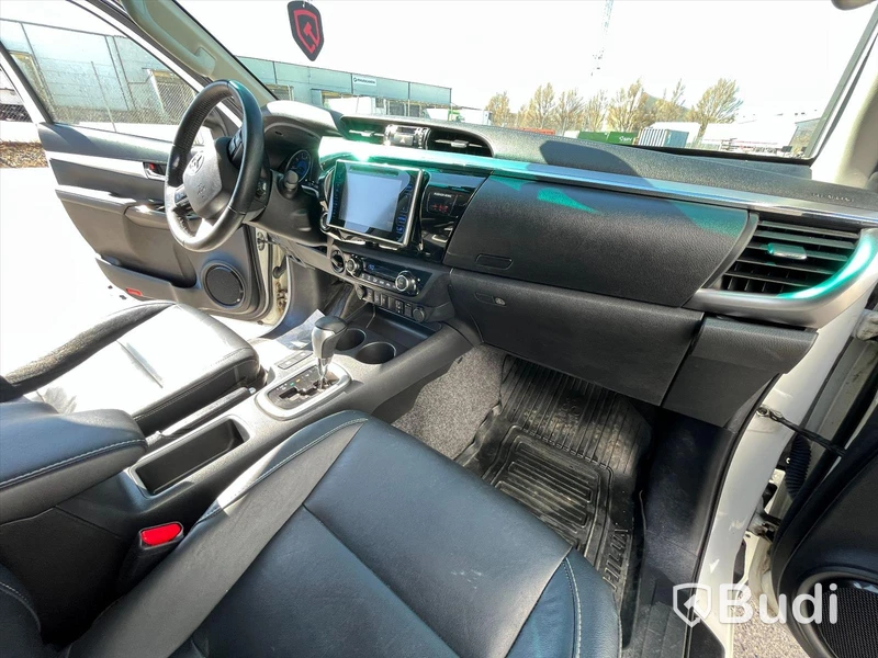 Toyota Hilux 2.4 4WD 150hk Premium Flaklock