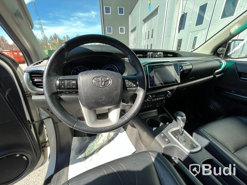 Toyota Hilux 2.4 4WD 150hk Premium Flaklock