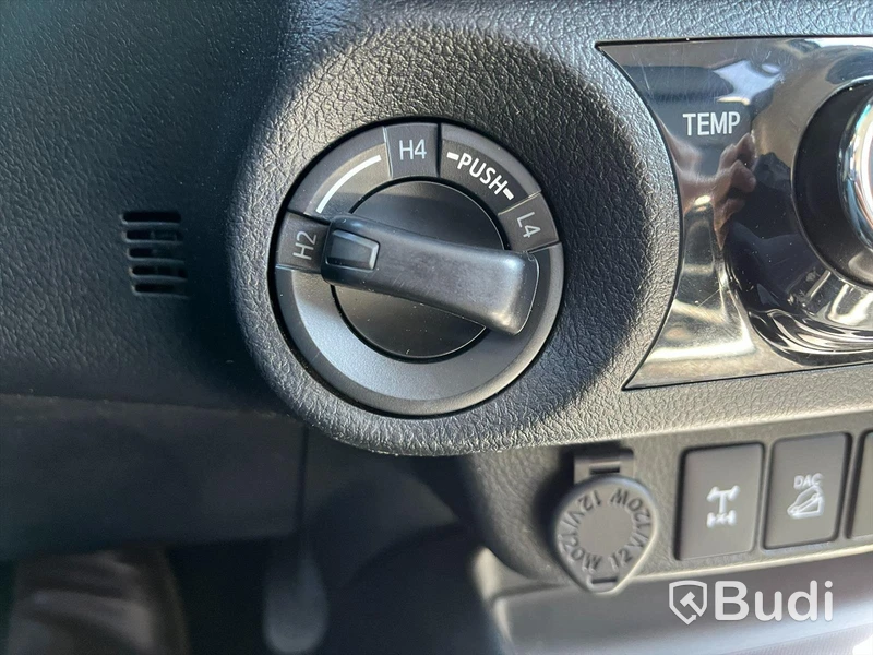 Toyota Hilux 2.4 4WD 150hk Premium Flaklock