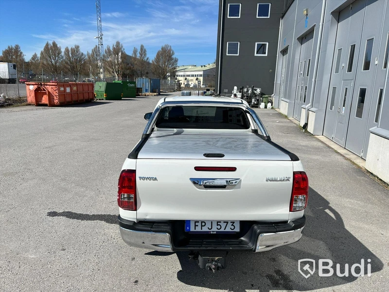 Toyota Hilux 2.4 4WD 150hk Premium Flaklock