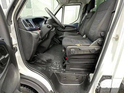 Lättlastbil Iveco Daily 35S16A8 skåp med bakgavelslyft | Låg skatt!