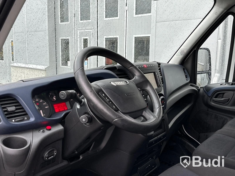 Lättlastbil Iveco Daily 35S16A8 skåp med bakgavelslyft | Låg skatt!