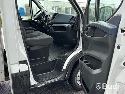 Lättlastbil Iveco Daily 35S16A8 skåp med bakgavelslyft | Låg skatt!