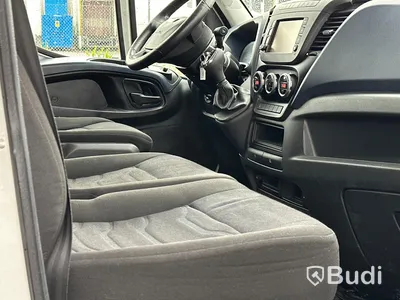 Lättlastbil Iveco Daily 35S16A8 skåp med bakgavelslyft | Låg skatt!