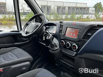 Lättlastbil Iveco Daily 35S16A8 skåp med bakgavelslyft | Låg skatt!