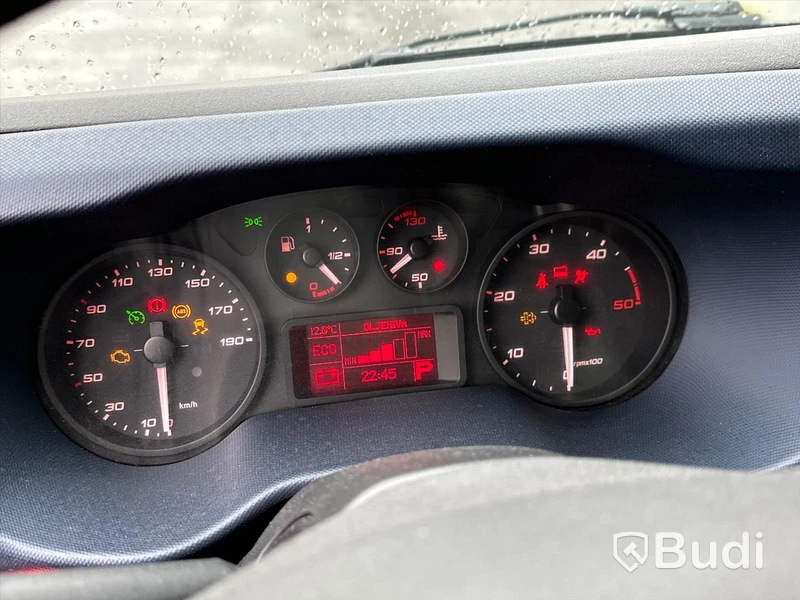 Lättlastbil Iveco Daily 35S16A8 skåp med bakgavelslyft | Låg skatt!