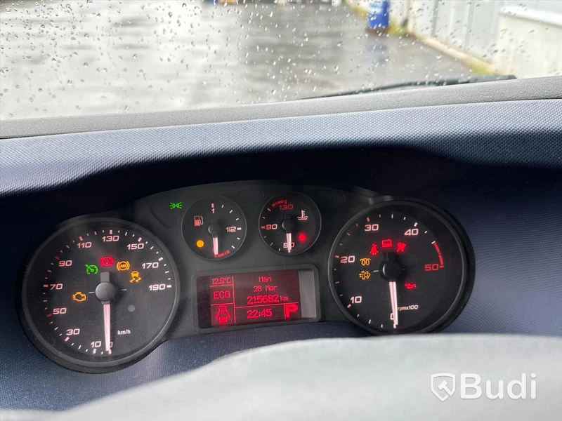 Lättlastbil Iveco Daily 35S16A8 skåp med bakgavelslyft | Låg skatt!