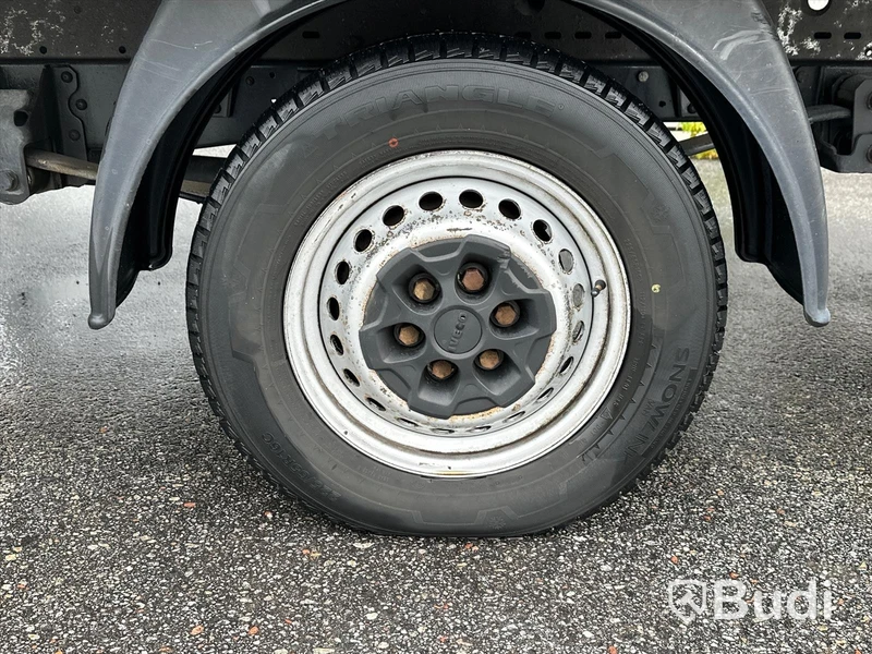 Lättlastbil Iveco Daily 35S16A8 skåp med bakgavelslyft | Låg skatt!