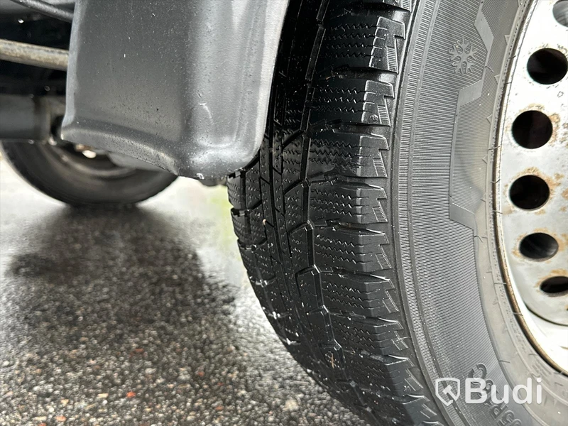 Lättlastbil Iveco Daily 35S16A8 skåp med bakgavelslyft | Låg skatt!