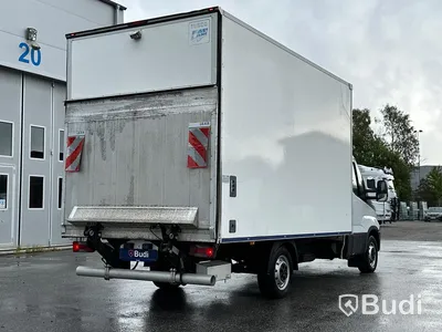 Lättlastbil Iveco Daily 35S16A8 skåp med bakgavelslyft | Låg skatt!