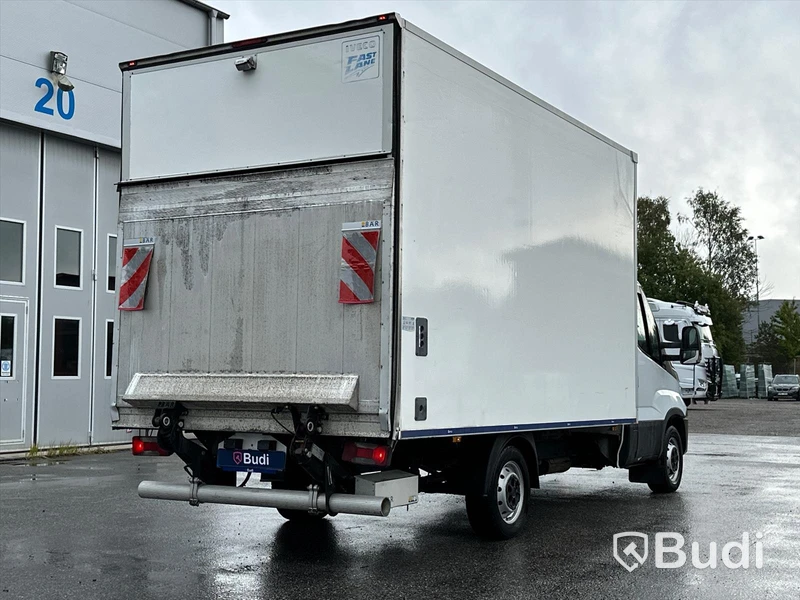 Lättlastbil Iveco Daily 35S16A8 skåp med bakgavelslyft | Låg skatt!