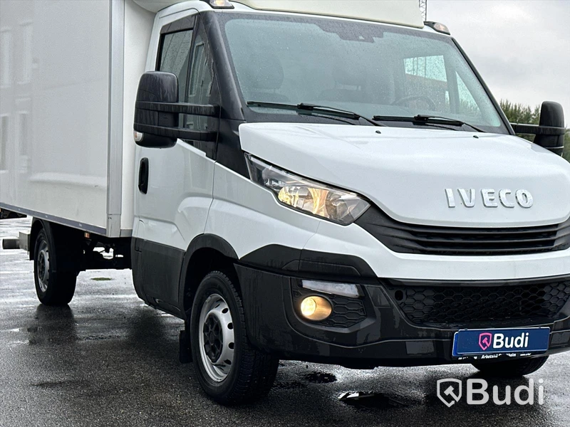Lättlastbil Iveco Daily 35S16A8 skåp med bakgavelslyft | Låg skatt!