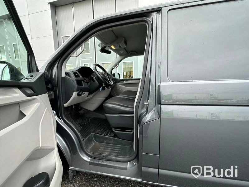 Lättlastbil Volkswagen Transporter T30 2.0 TDI DSG 150hk, 2017 | Låga skatten
