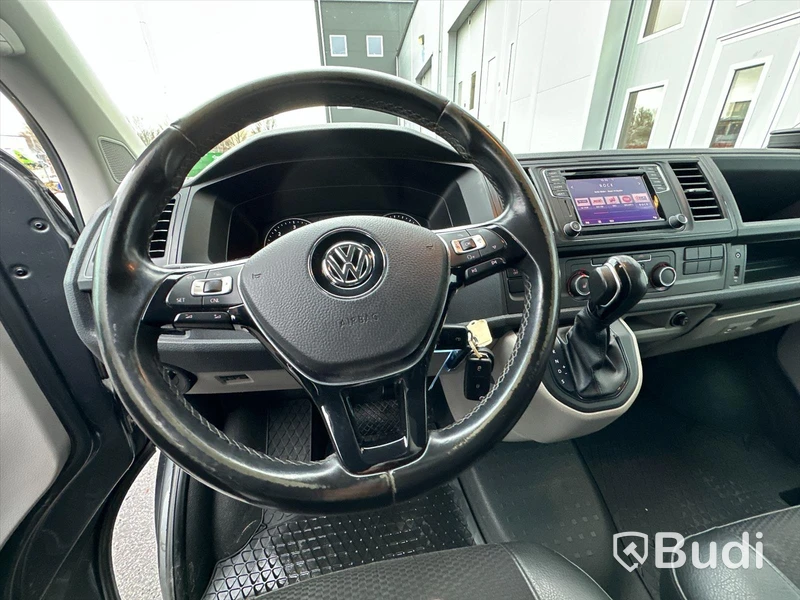 Lättlastbil Volkswagen Transporter T30 2.0 TDI DSG 150hk, 2017 | Låga skatten