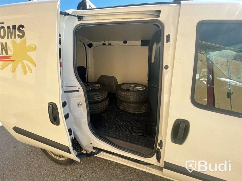 Lätt lastbil Opel Combo Van 2.4t 1.6 CDTI Manuell, 105 hk, 2012 Nya modellen
