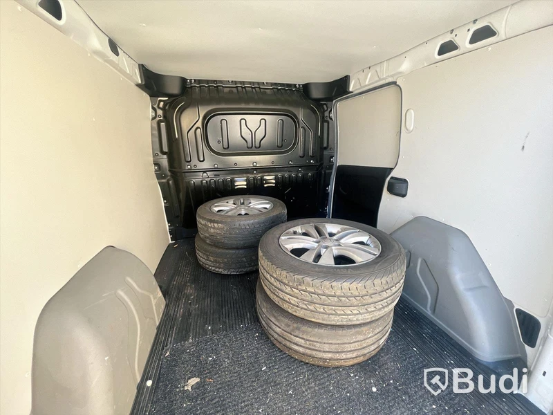 Lätt lastbil Opel Combo Van 2.4t 1.6 CDTI Manuell, 105 hk, 2012 Nya modellen