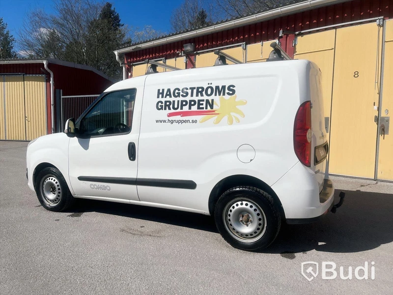 Lätt lastbil Opel Combo Van 2.4t 1.6 CDTI Manuell, 105 hk, 2012 Nya modellen
